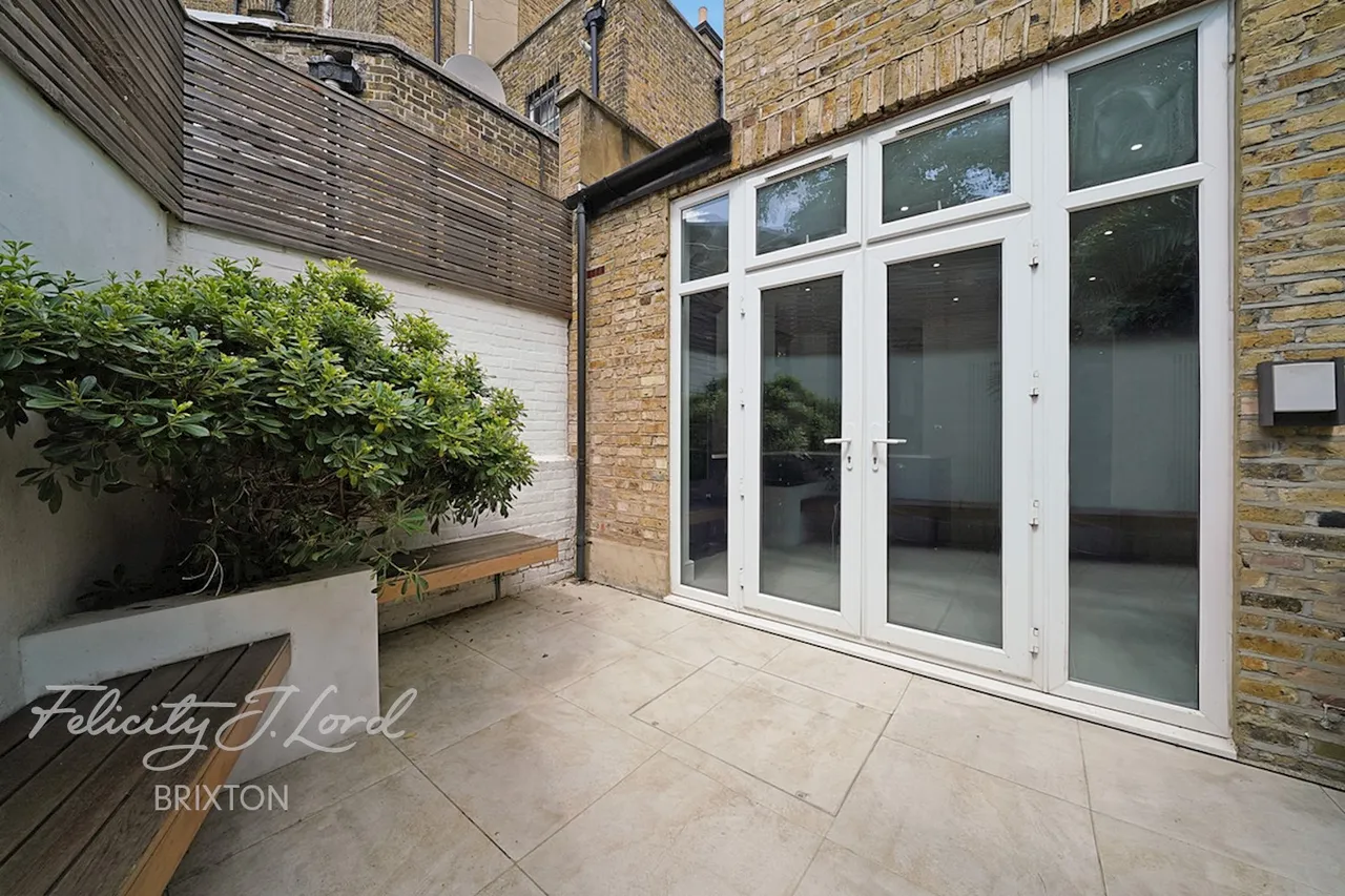 Camberwell New Road, London, photo 10