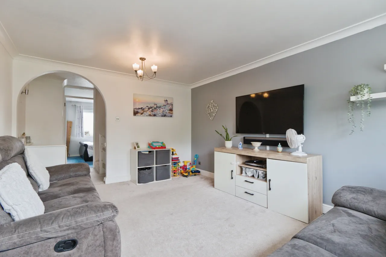 3 bed house for sale — Woolf Close, Thamesmead