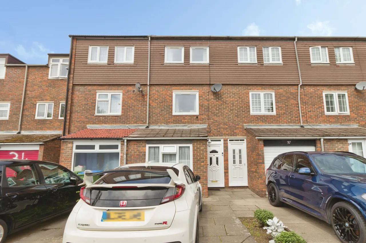 Woolf Close, Thamesmead, photo 2