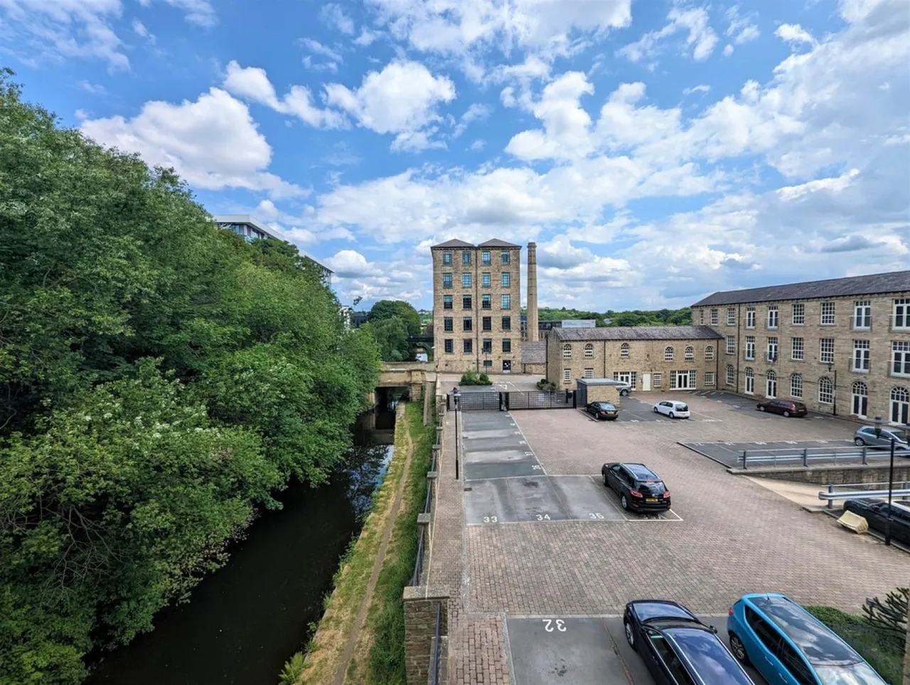 2 bed flat to rent — The Melting Point, Huddersfield