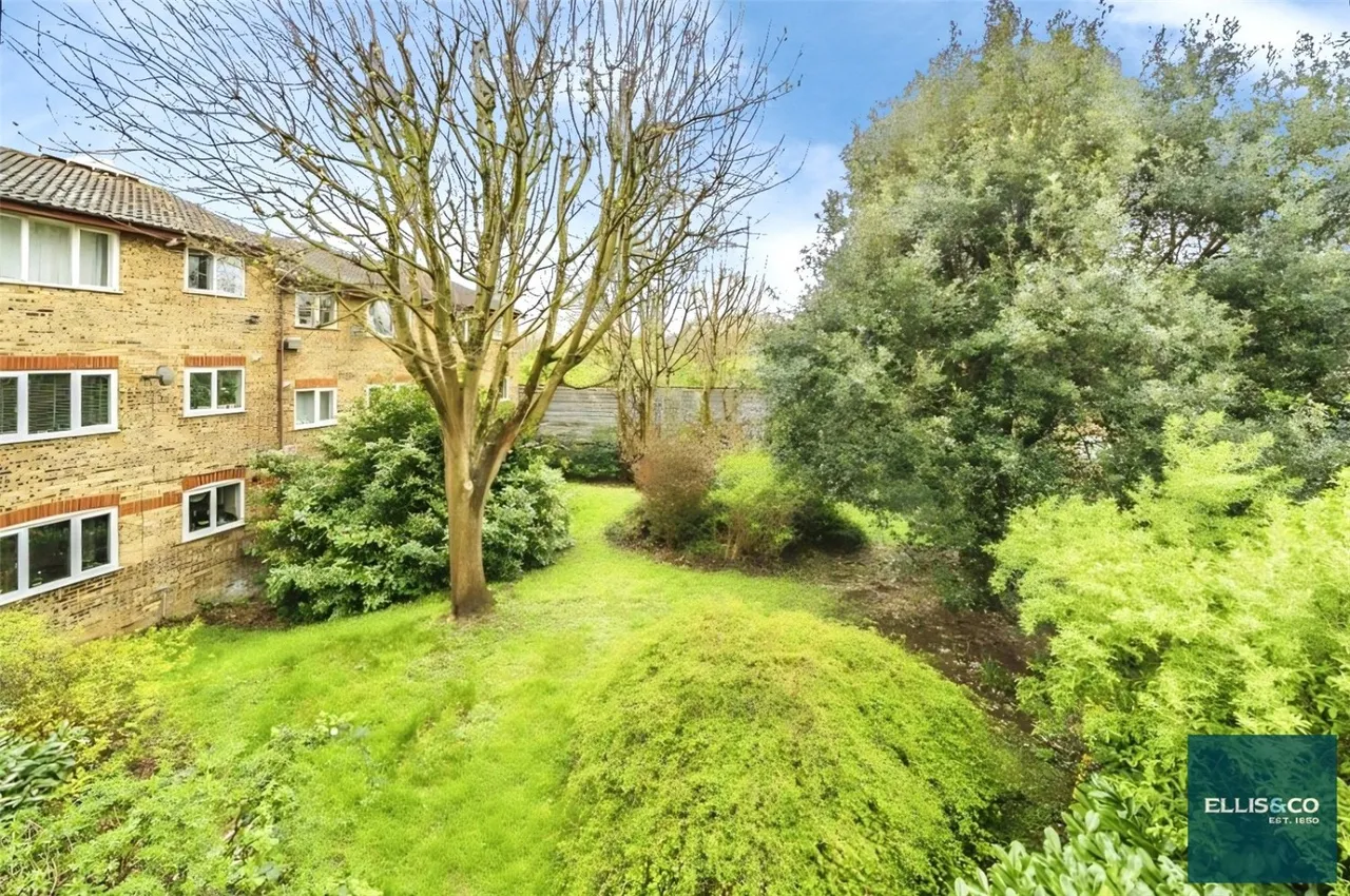 Greenway Close, Friern Barnet, N11, photo 8