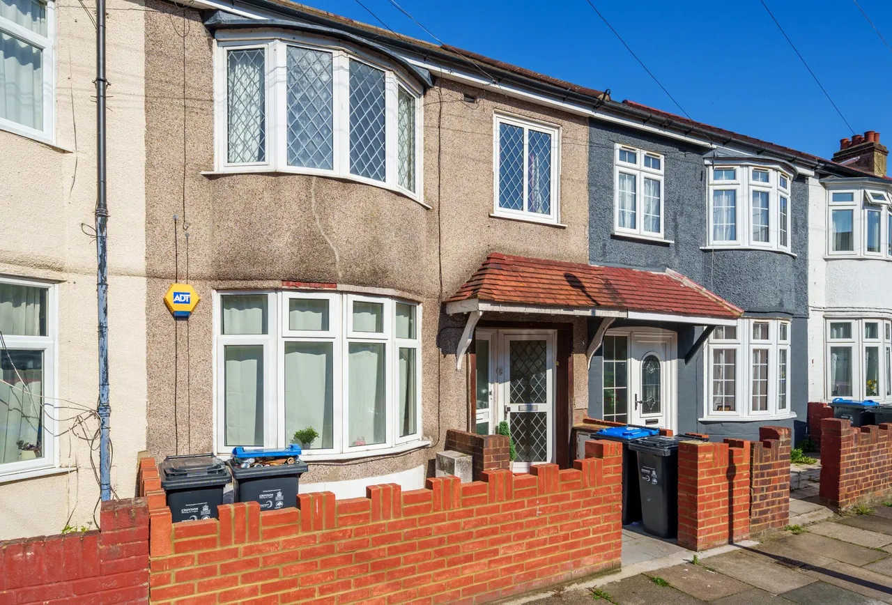 2 bed flat for sale — Ashtree Avenue, Mitcham, CR4 3DR