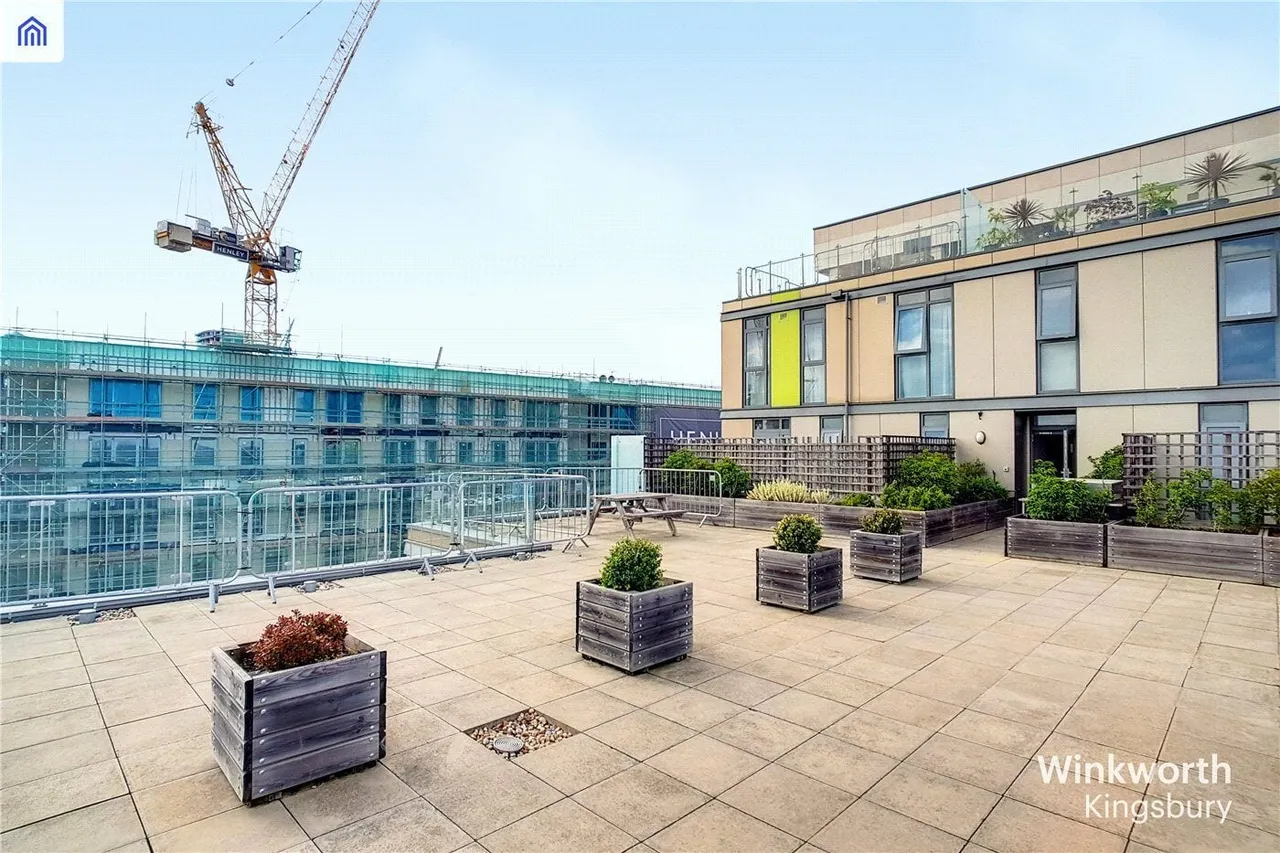 High Road, Wembley, HA9, photo 9