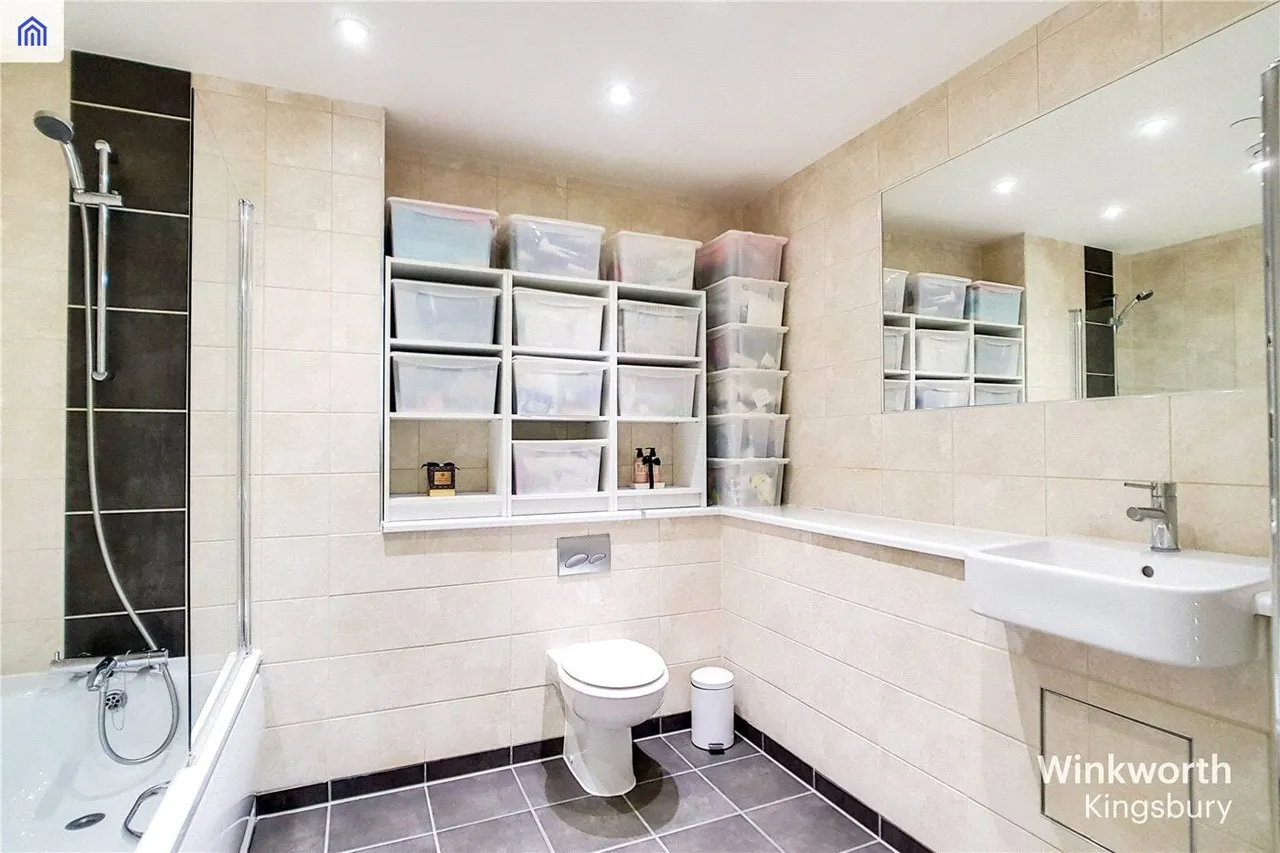 High Road, Wembley, HA9, photo 5