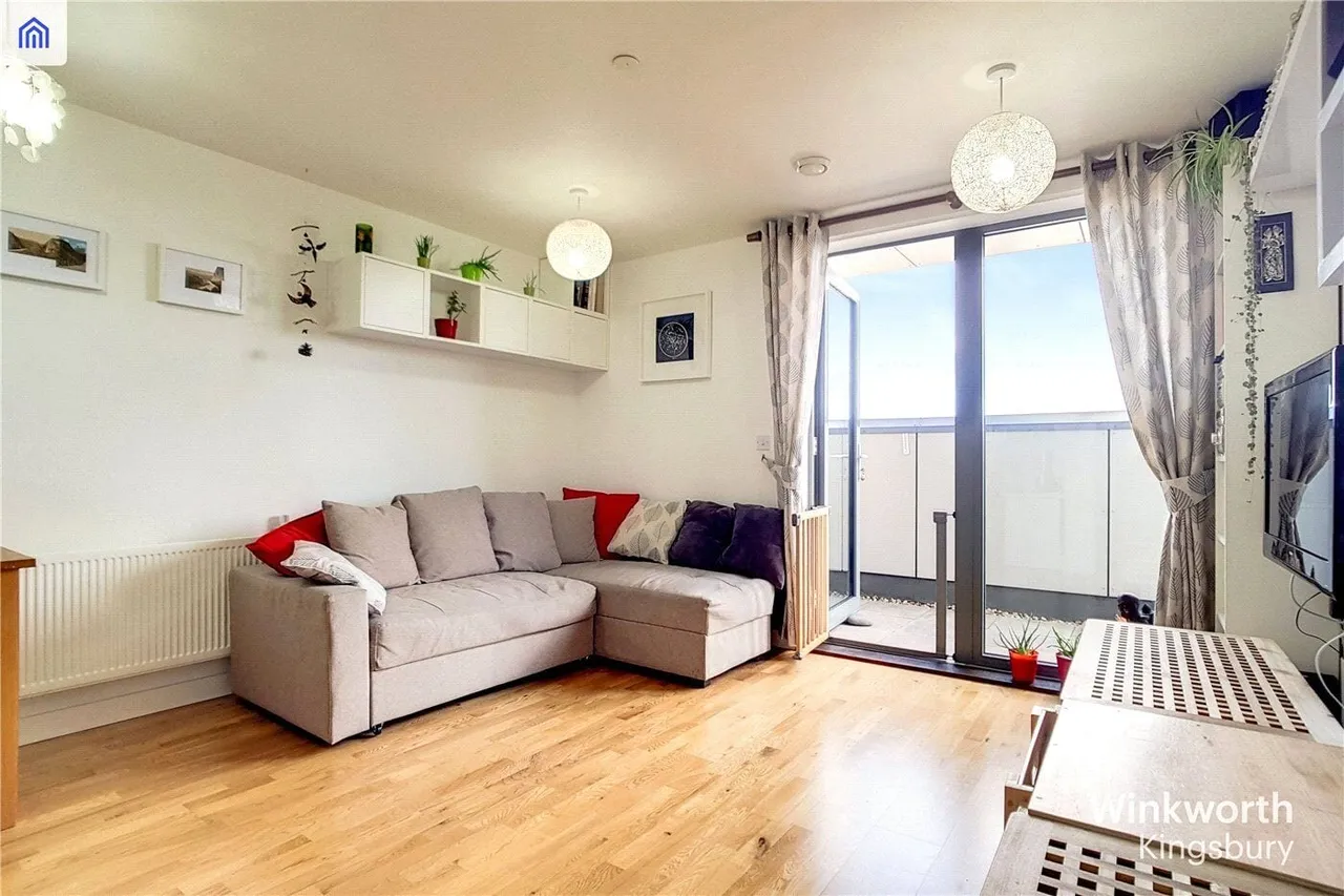 High Road, Wembley, HA9, photo 6