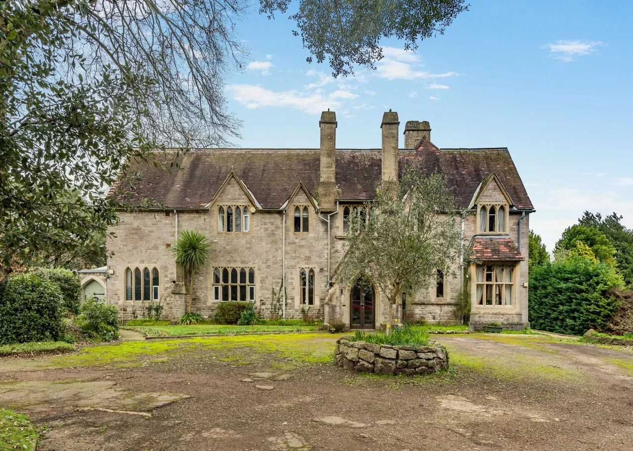 5 bed house for sale, Church Road, Caldicot, NP26