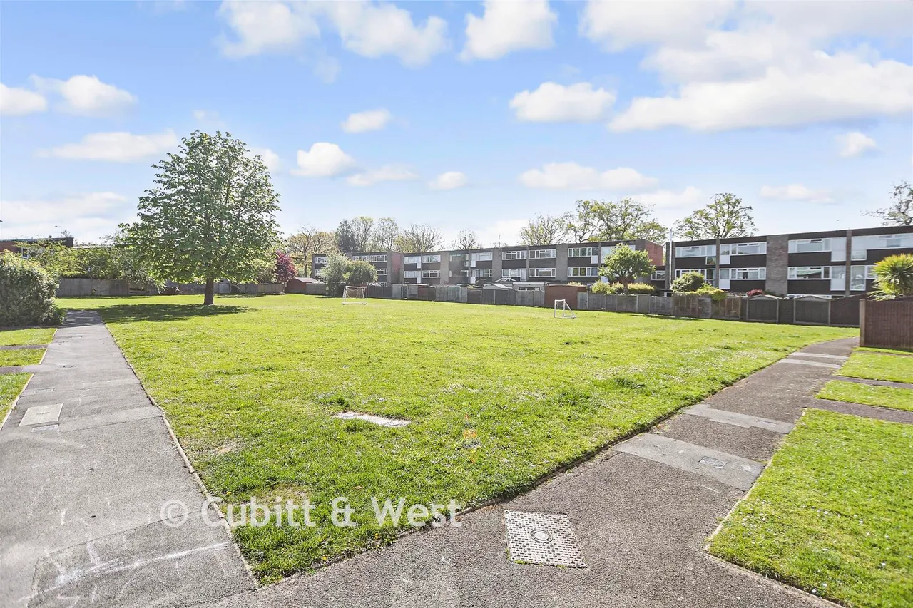 Beaumont Square, Cranleigh, GU6, photo 12