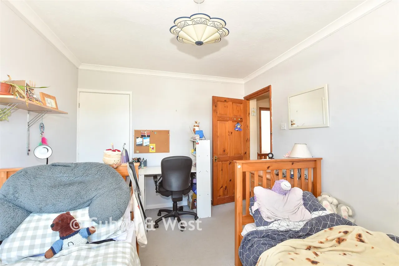 Beaumont Square, Cranleigh, GU6, photo 9