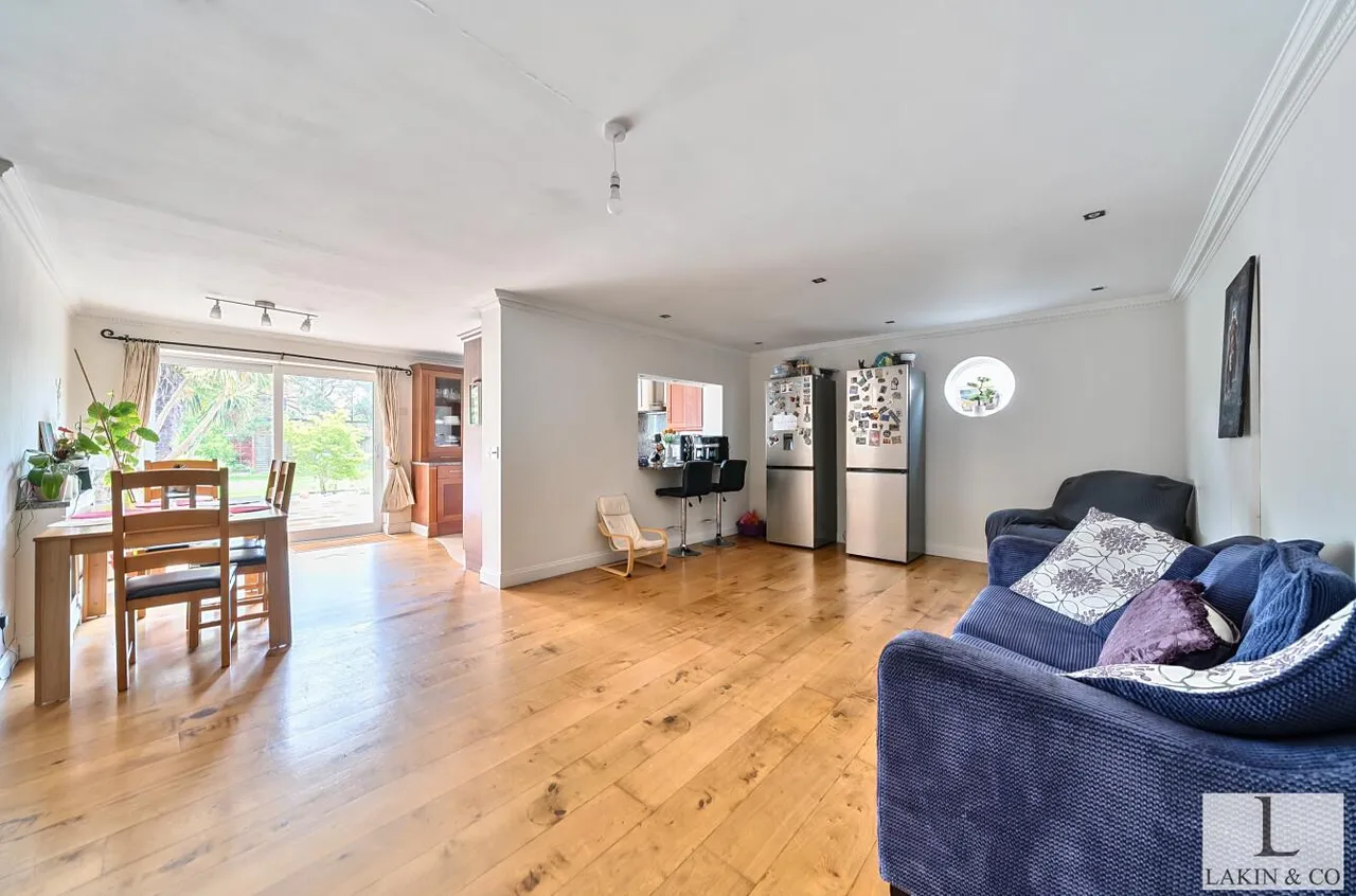 The Greenway, Ickenham, UB10 8LS, photo 2