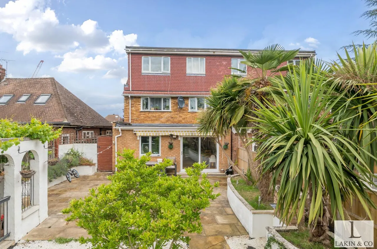 The Greenway, Ickenham, UB10 8LS, photo 14