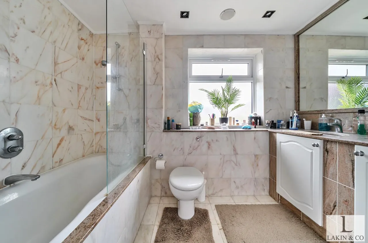 The Greenway, Ickenham, UB10 8LS, photo 12