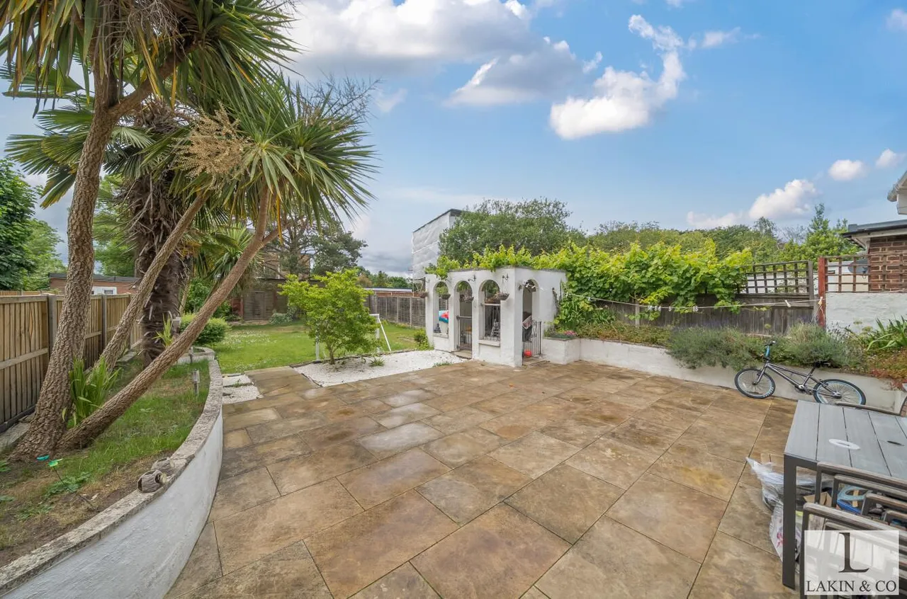 The Greenway, Ickenham, UB10 8LS, photo 15