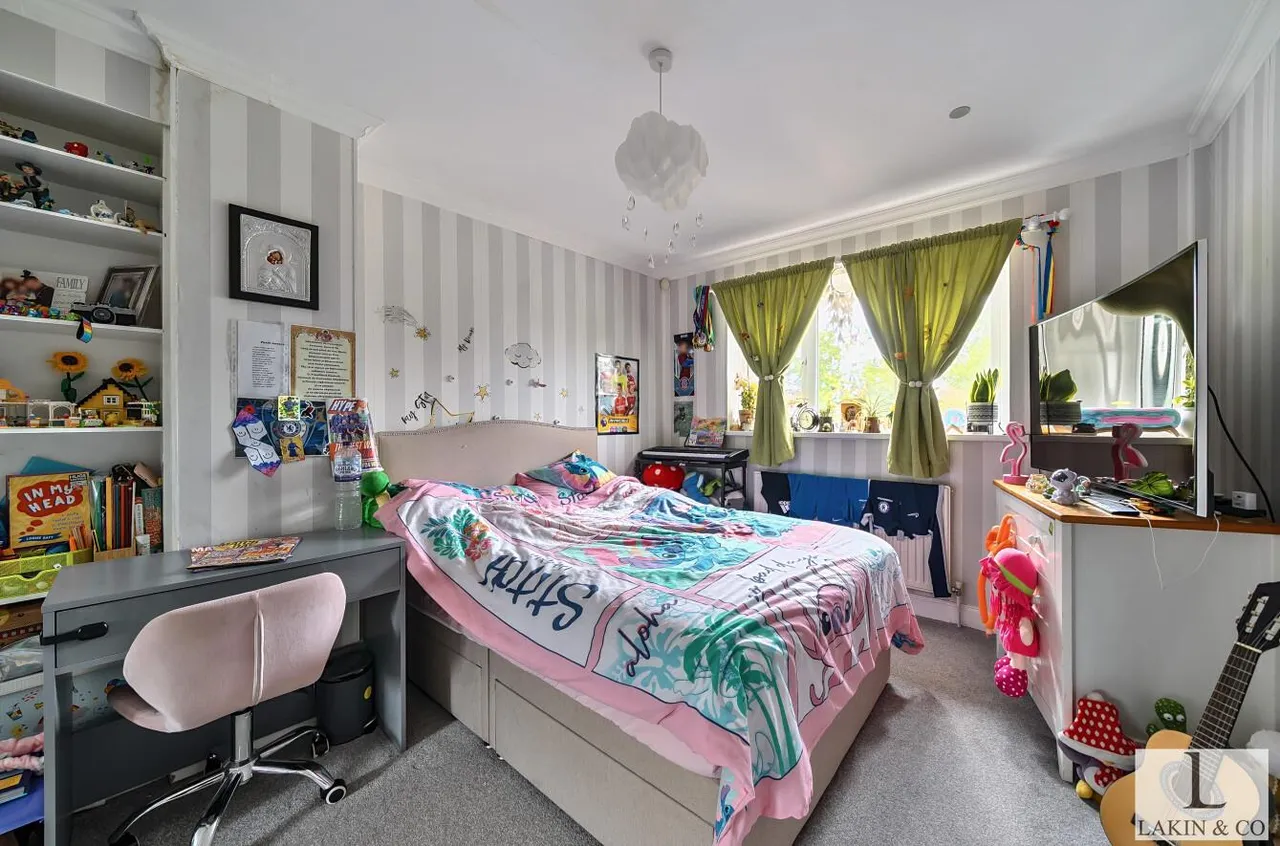 The Greenway, Ickenham, UB10 8LS, photo 10