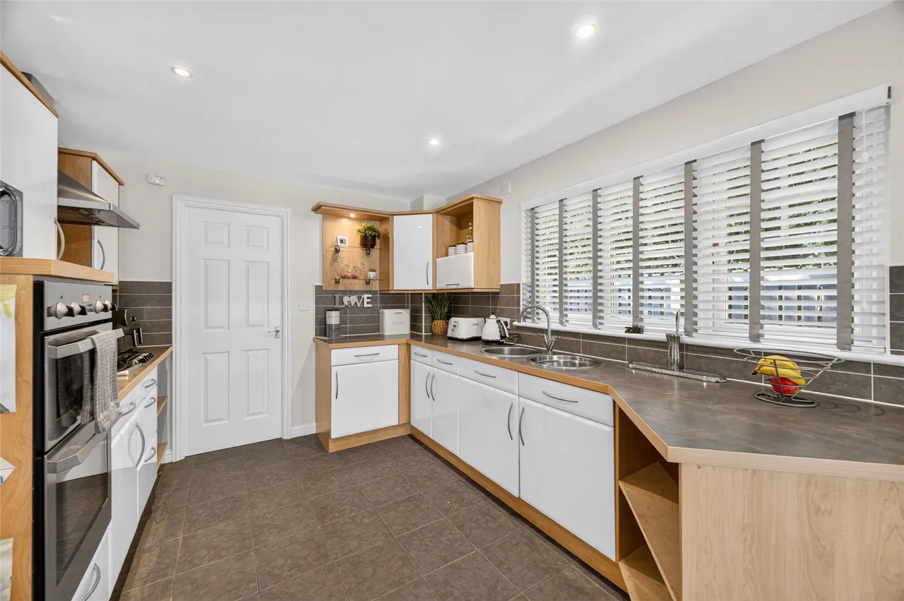 Burnland Crescent, Elrick, AB32, photo 7
