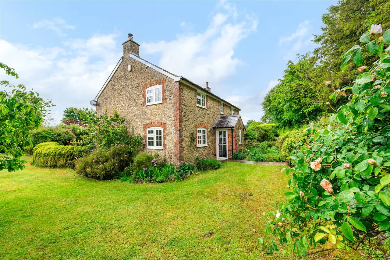 Larkwell House, Juniper Hill, NN13, photo 41