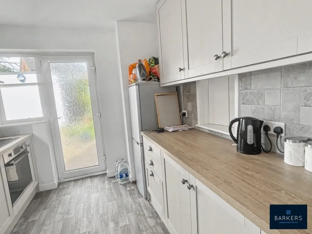 West Royd Avenue, Mirfield WF14 9LE, photo 3