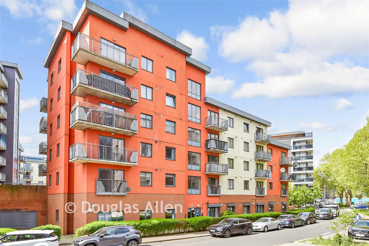 2 bed flat for sale, Spring Place, Barking, IG11