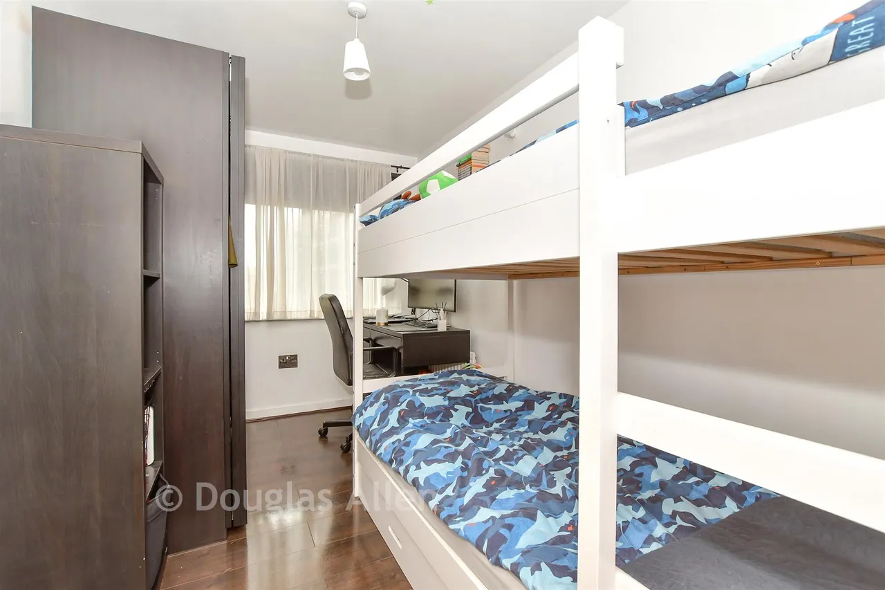 Spring Place, Barking, IG11, photo 4