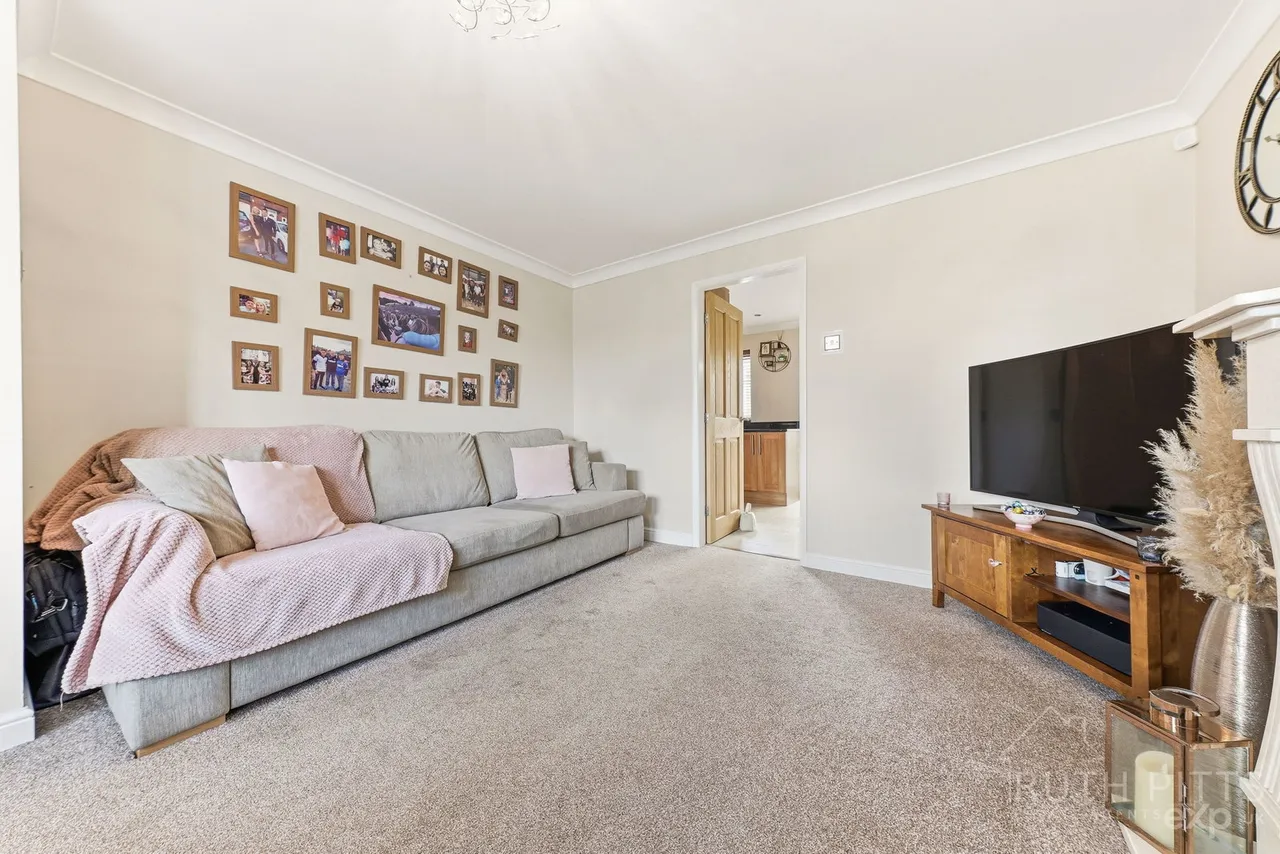 Beech Crescent, Castleford, WF10, photo 6