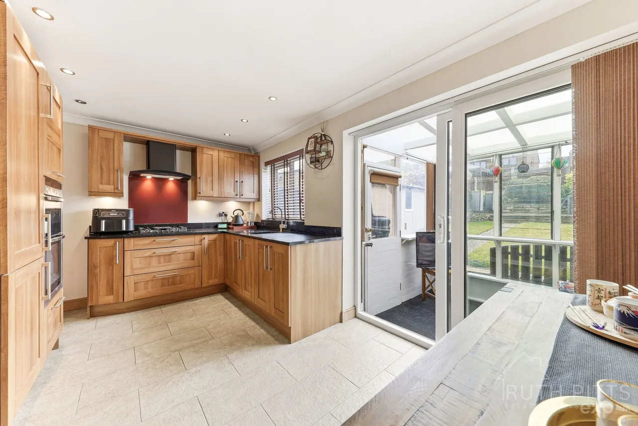 Beech Crescent, Castleford, WF10, photo 12