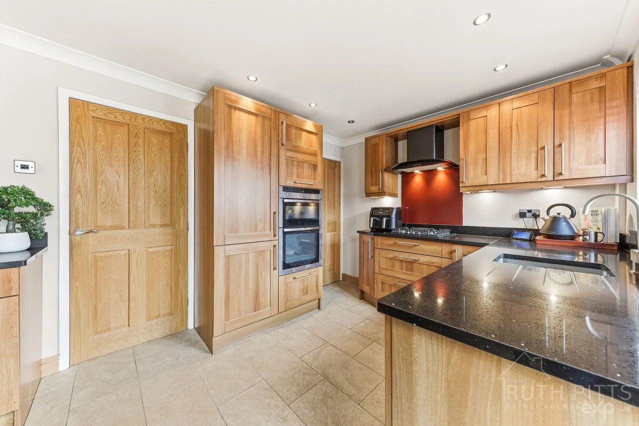Beech Crescent, Castleford, WF10, photo 8