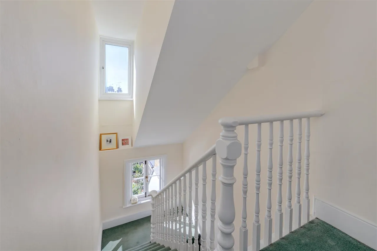 Savernake Road, Hampstead, NW3, photo 27