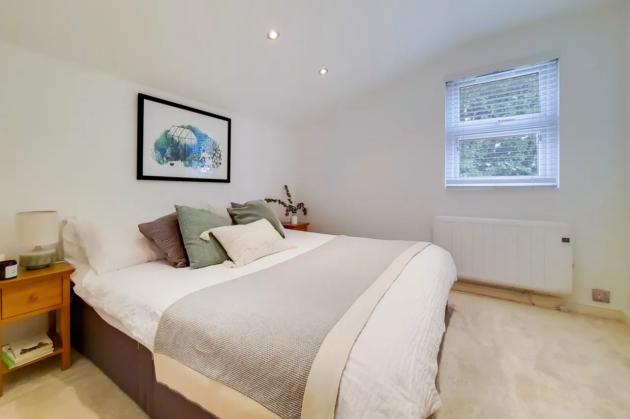 Greenford Avenue, London, W7 1HA, photo 3