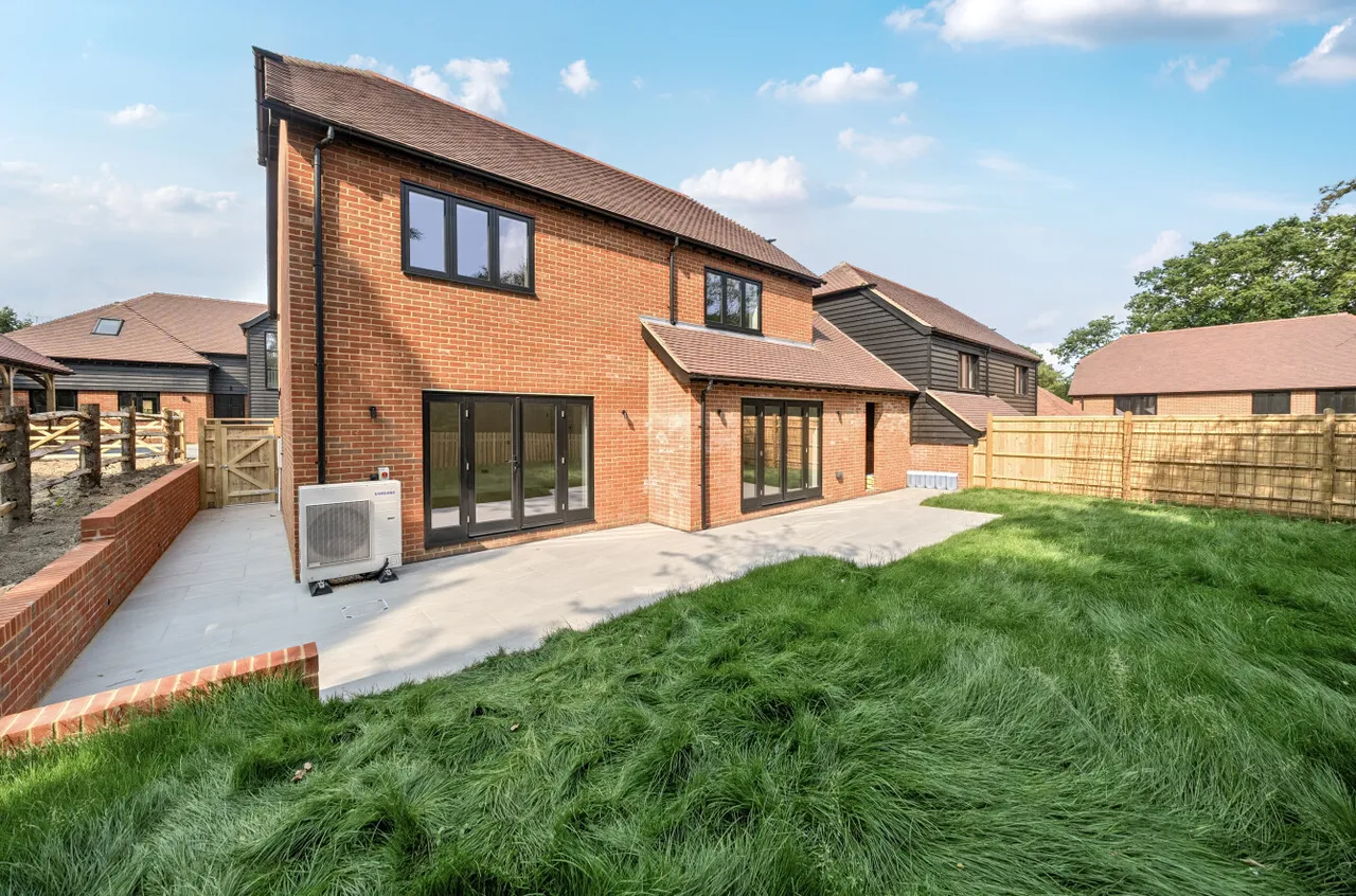 Standen Street, Iden Green, TN17, photo 10
