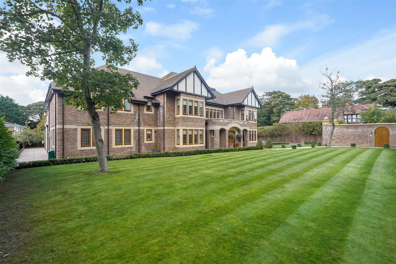 8 bed house for sale, Briarfields, Hartlepool