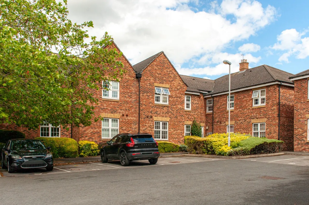 2 bed flat for sale — waterside Gardens, York