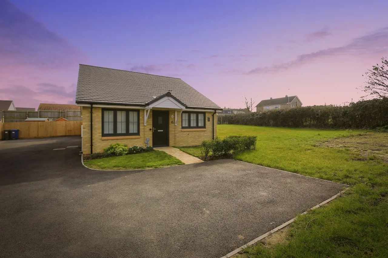 2 bed house for sale, Evans Mead Peterborough, PE7