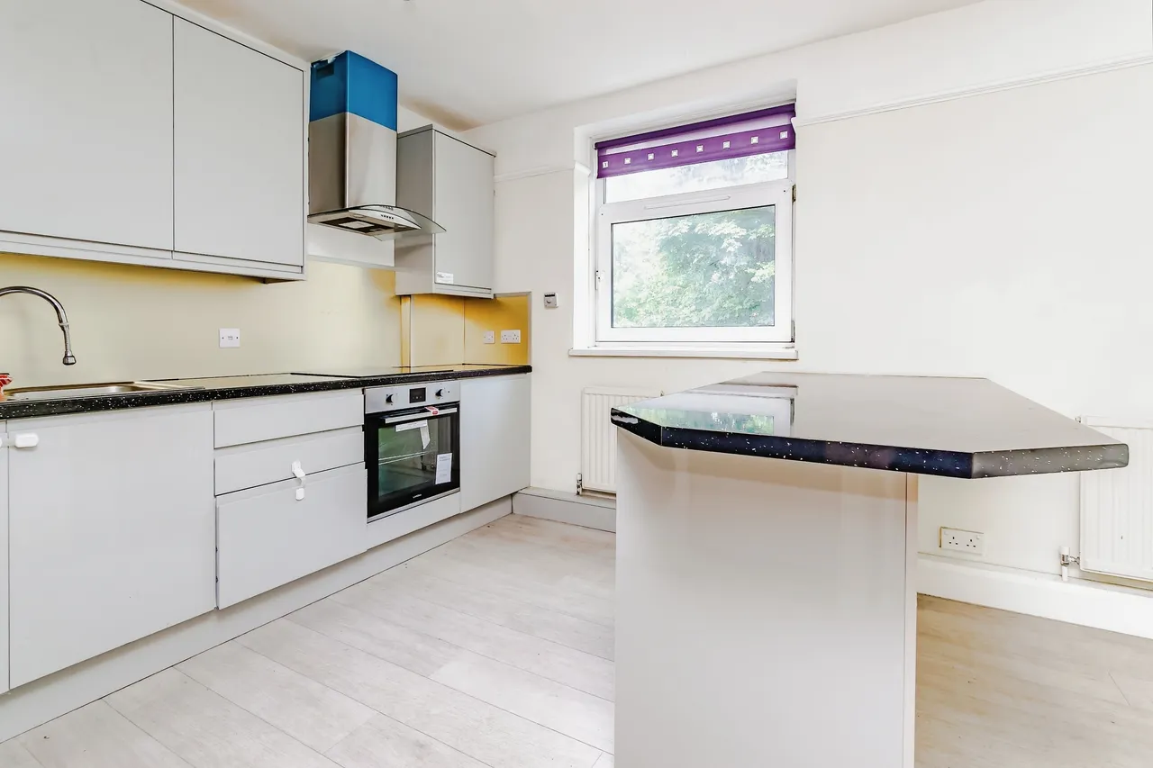 2 bed flat for sale — West Drive, London, SW16