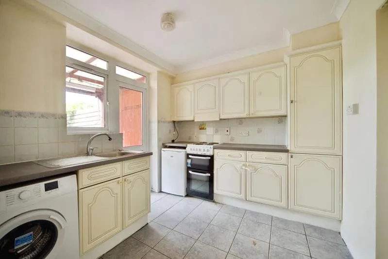 Stapleton Road, Borehamwood WD6 5BS, photo 6