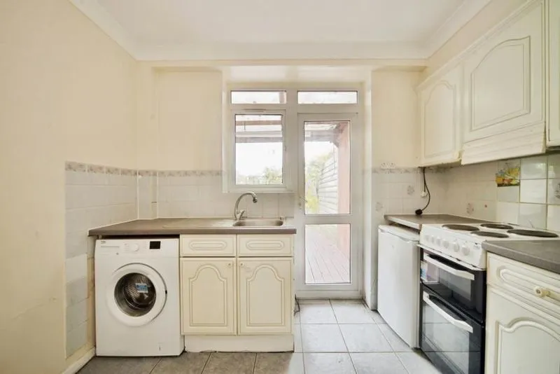 Stapleton Road, Borehamwood WD6 5BS, photo 3