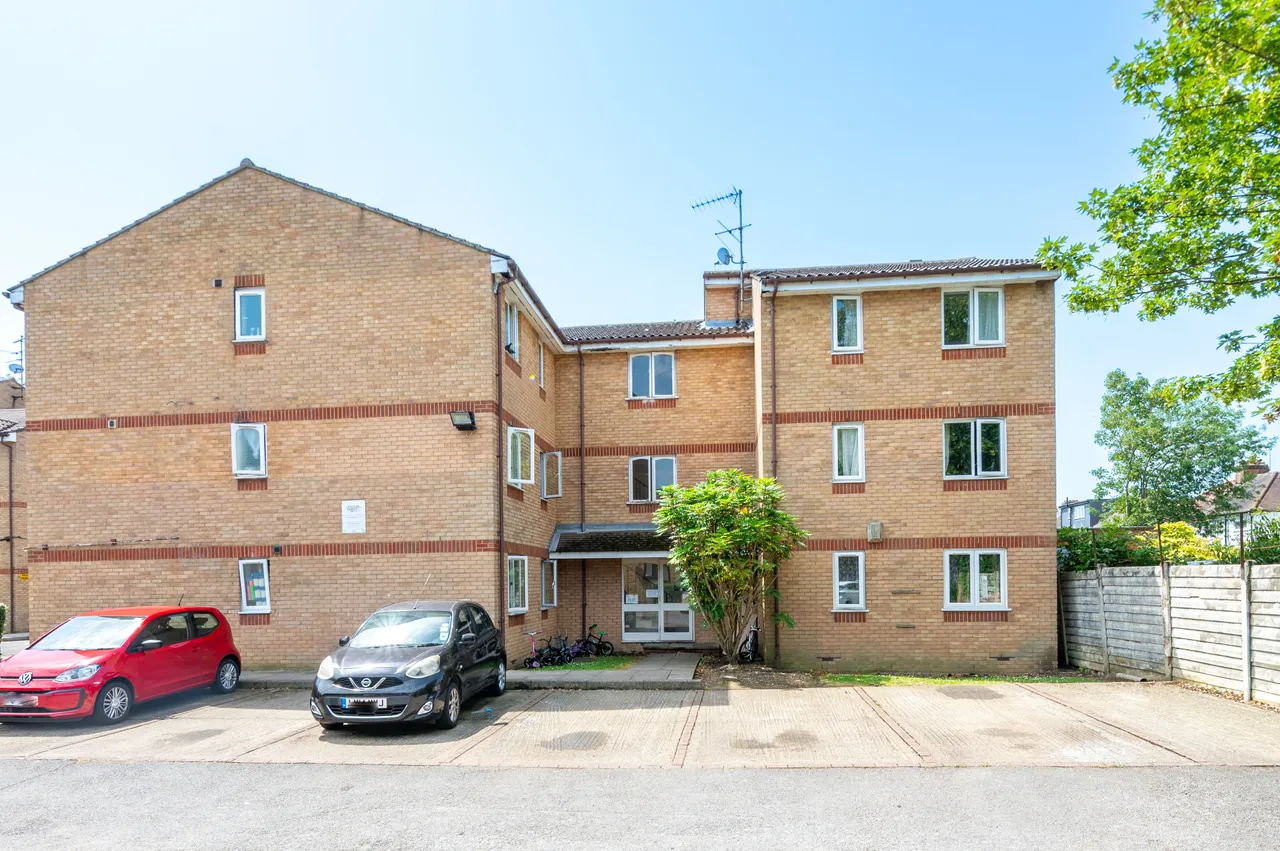 21 Brewery Close, Wembley, photo 7
