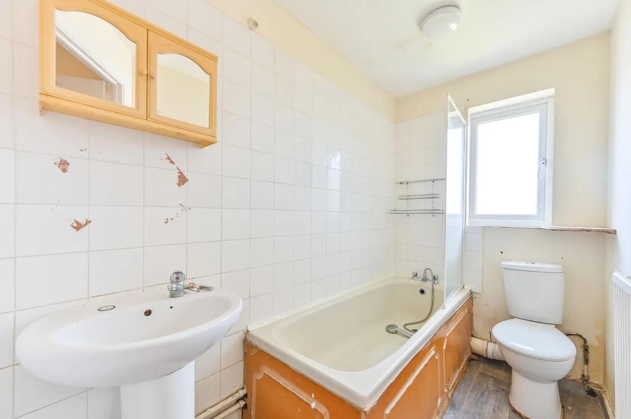21 Brewery Close, Wembley, photo 3