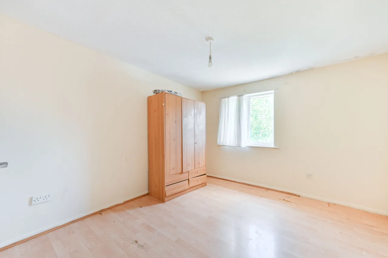21 Brewery Close, Wembley, photo 2