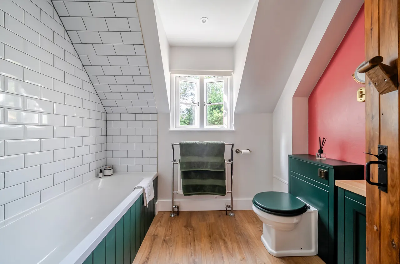 Petworth Road, Witley, GU8, photo 27