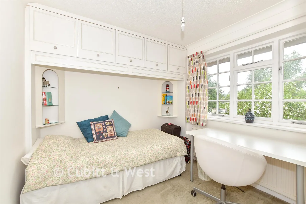 Royal Gardens, Rowlands Castle, PO9, photo 9