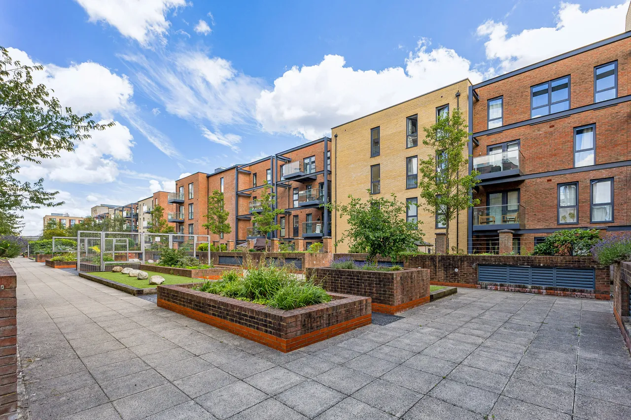 Lacey Drive, Edgware, HA8, photo 22