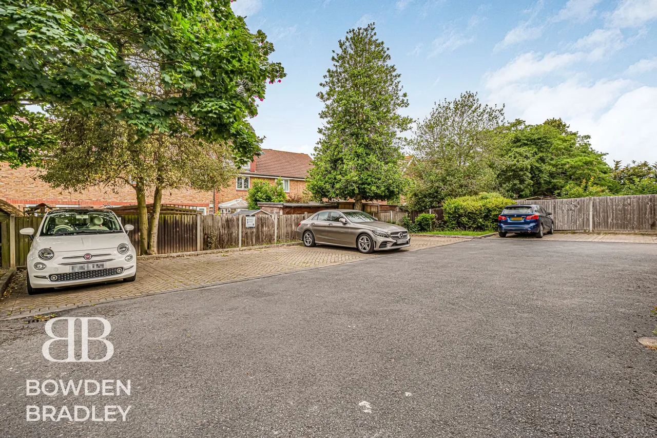 Glandford Way, Romford, RM6, photo 30
