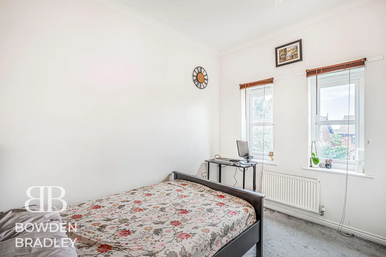 Glandford Way, Romford, RM6, photo 26