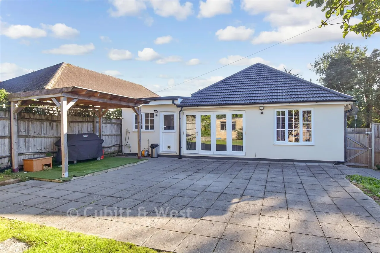The Close, Ashington, RH20, photo 2