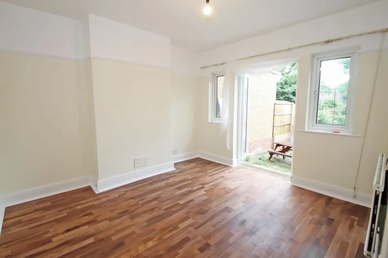 Ribblesdale Avenue, Northolt, photo 2
