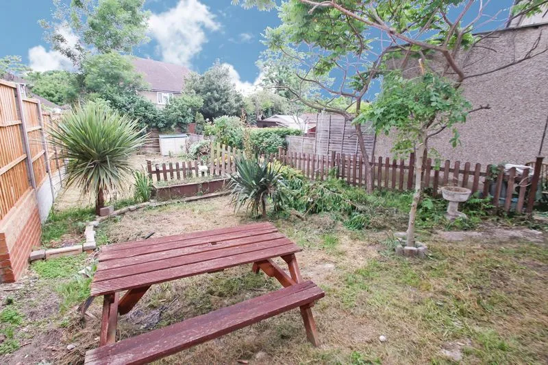 Ribblesdale Avenue, Northolt, photo 8