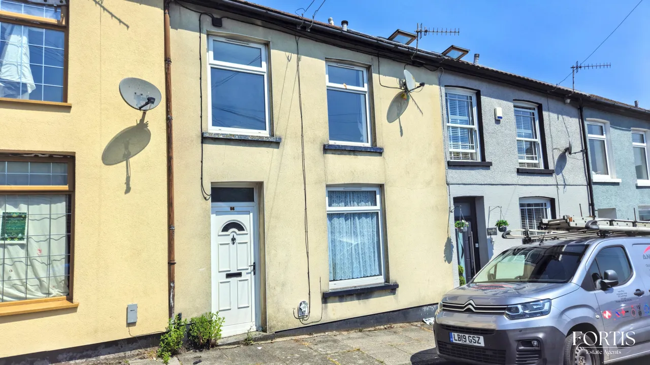 3 bed house for sale — Park Street, Tonypandy, CF40