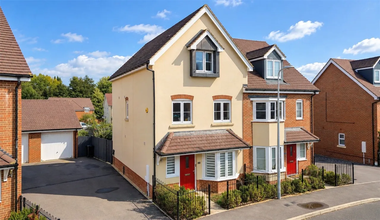 4 bed house for sale, Fir Tree Road, Woodley, RG5