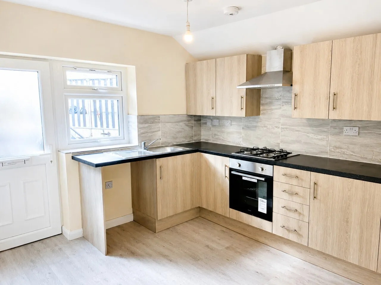 2 bed flat to rent — Trafalgar Place, Boston