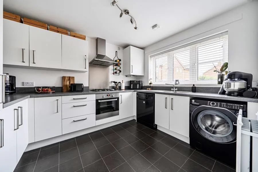 Chapel Drive, Aston Clinton, HP22, photo 5
