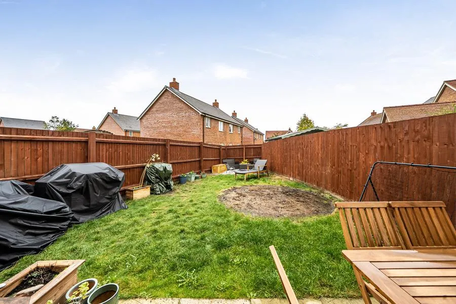 Chapel Drive, Aston Clinton, HP22, photo 18